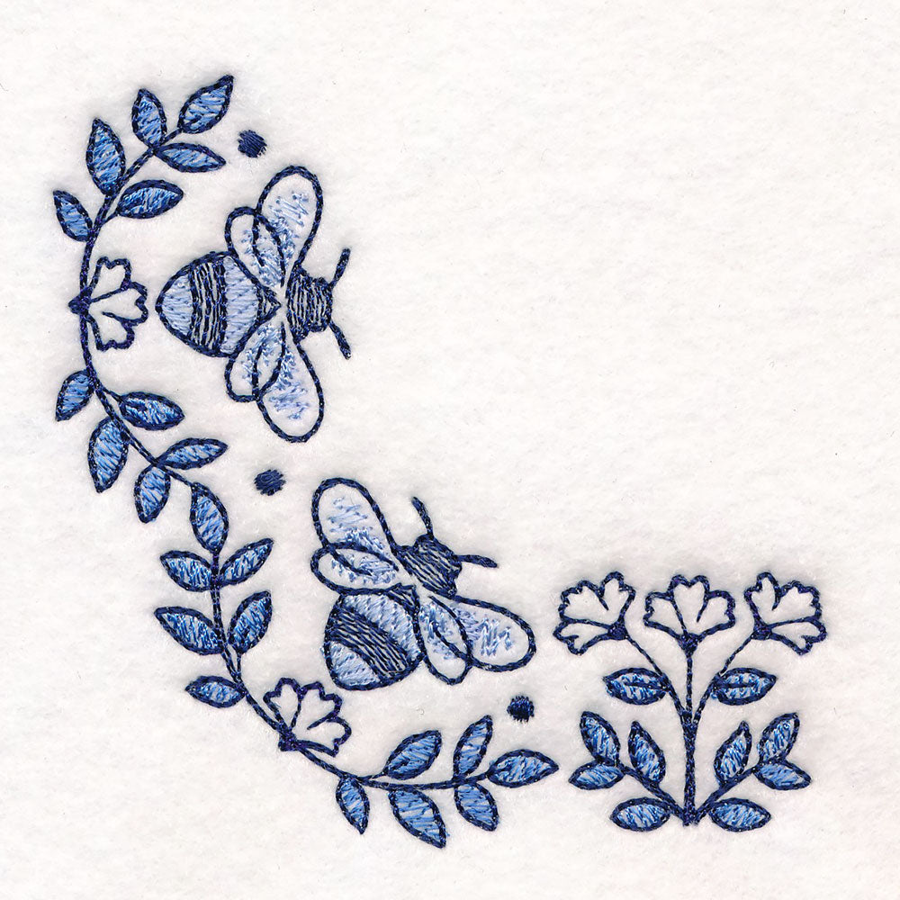 Delicate Delft Blue Corner - Bee