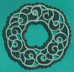 Christmas Wreath (Battenburg Lace with Rayon)
