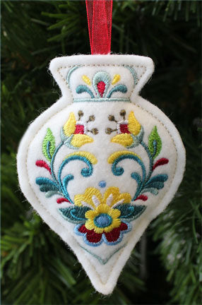 Christmas Vintage Ornament (In-the-Hoop)