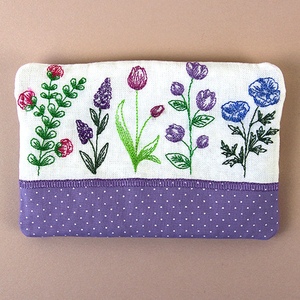 Dainty Wildflower Lined Zipper Pouch (In-the-Hoop)