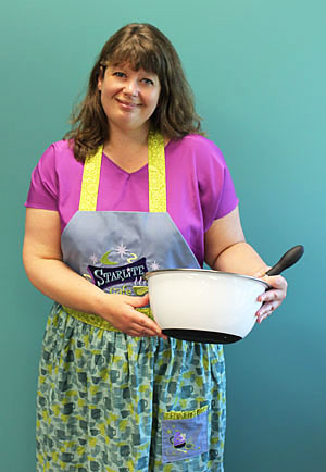 Embroidered Retro Ruffle Apron