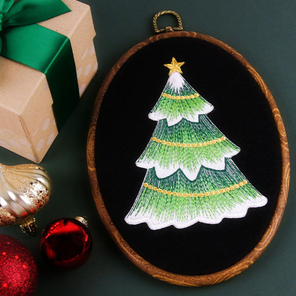 Textured & Festive Christmas Tree (Applique)