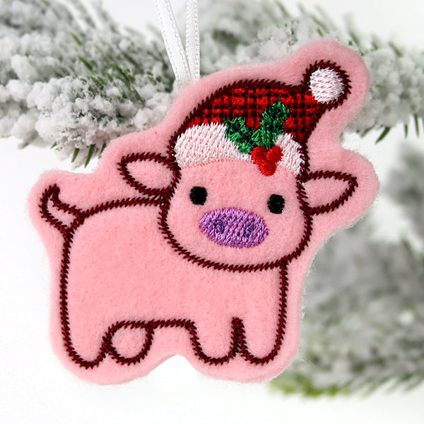 Farmhouse Christmas Pig Ornament (In-the-Hoop)