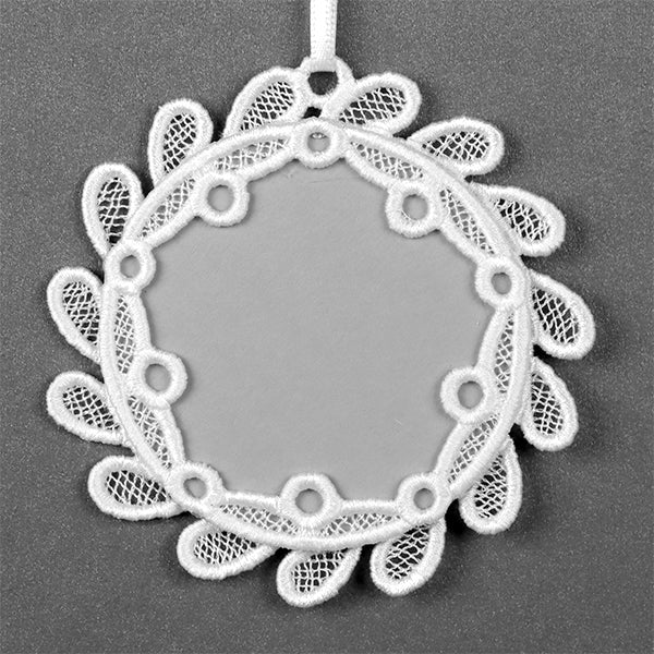 Wreath Frame Ornament (Lace)