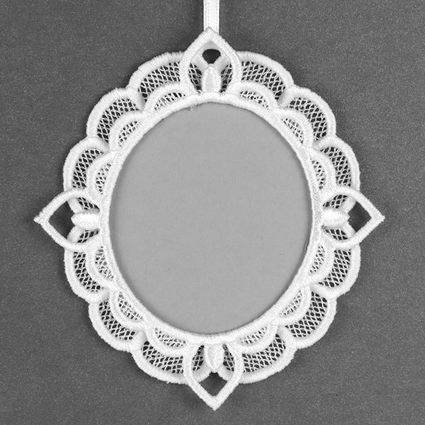 Sweet Moments Oval Frame Ornament (Lace)