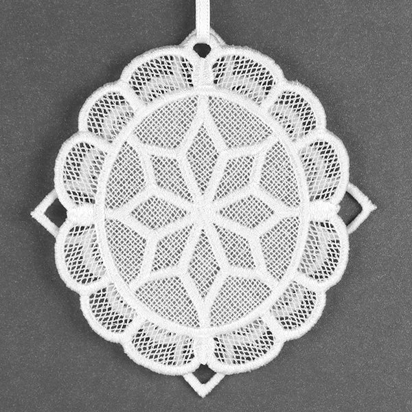 Sweet Moments Oval Frame Ornament (Lace)