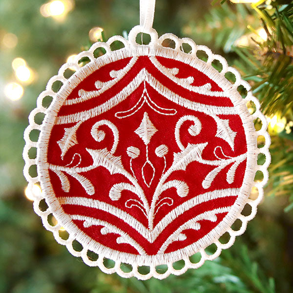 Lace Edge Christmas Circle Ornament (In-the-Hoop)