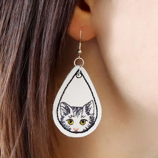 Here Kitty Kitty Leather Earrings (In-the-Hoop)