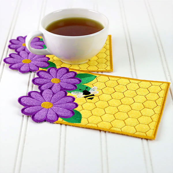 Daisies and Honeybee Mug Rug (In-the-Hoop)