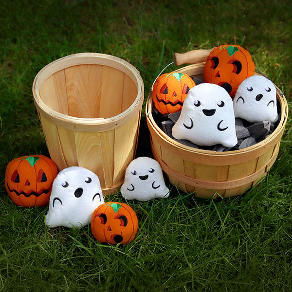 Boo to You Ghost Bucket Toss 1(In-the-Hoop)