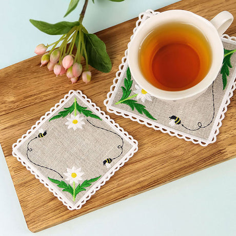 Lace Edge Bee and Daisy Coaster (In-the-Hoop)