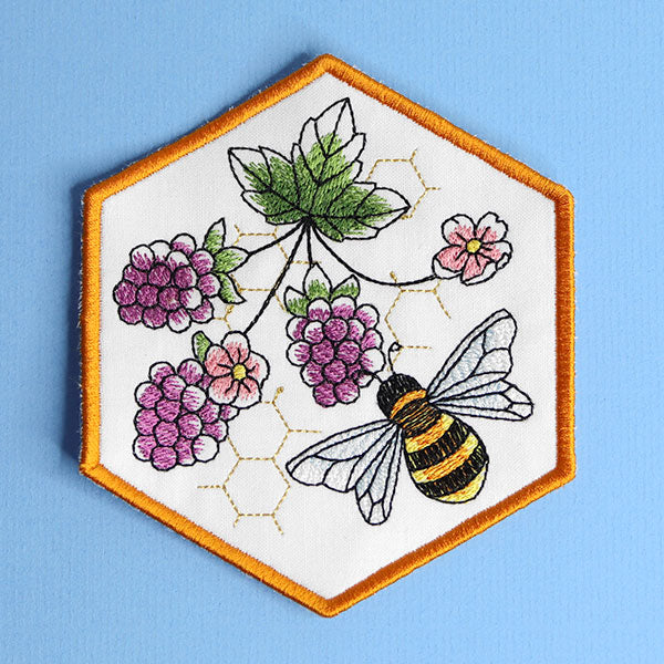 Oh Honey Bee & Blackberries Coaster (In-the-Hoop)