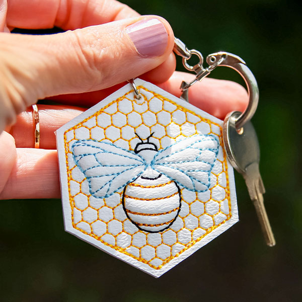 Buzzing Bee Keychain (In-the-Hoop) (Puff Foam)