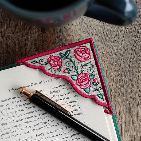 Rose Garden Corner Bookmark (In-the-Hoop)