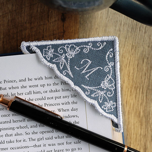 Delicate Floral Corner Bookmark (In-the-Hoop)