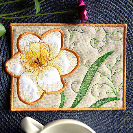 Bloom Mug Rug - Daffodil (In-the-Hoop)