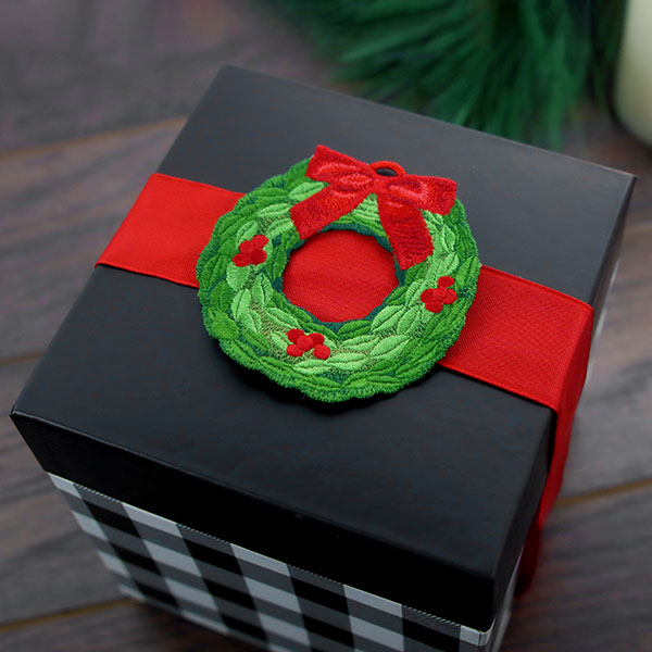Merry Christmas Wreath Ornament (In-the-Hoop)