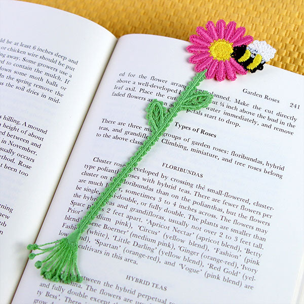 Daisy & Bumble Bee Bookmark (Battenburg Lace)