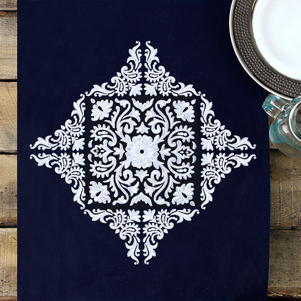 Exquisite Western Paisley Feature (Whitework)