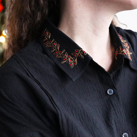 Delicate Holiday Corner - Mistletoe