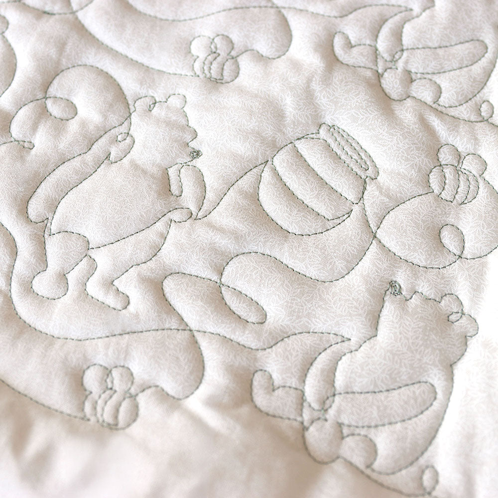 Pooh Bear Honey and Bees Sketch (Edge-to-Edge Quilting)