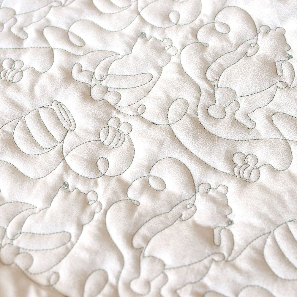 Pooh Bear Honey and Bees Sketch (Edge-to-Edge Quilting)