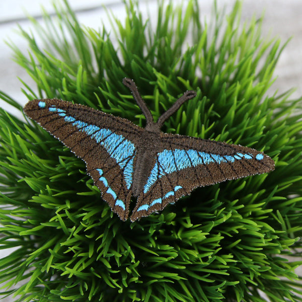 Free-Flying Blue Triangle (In-the-Hoop)