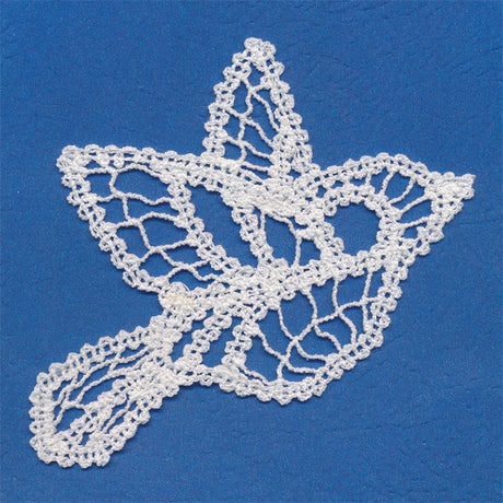 Delicate Robin (Battenburg Lace)