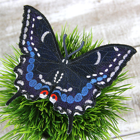 Free-Flying Black Swallowtail Butterfly (In-the-Hoop)