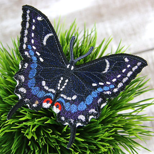 Free-Flying Black Swallowtail Butterfly (In-the-Hoop)