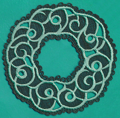 Christmas Wreath (Battenburg Lace with Rayon)