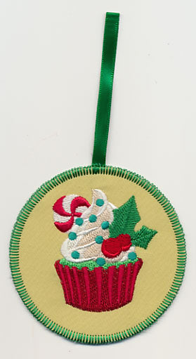 Holly Jolly Cupcake Ornament (In-the-Hoop)
