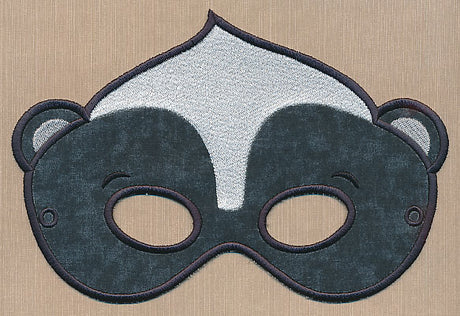 Woodland Skunk Mask - Large (In-the-Hoop)