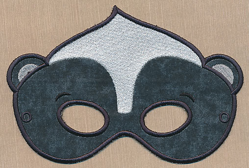 Woodland Skunk Mask - Large (In-the-Hoop)