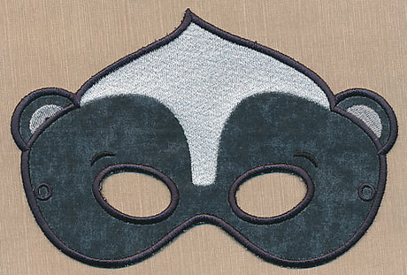 Woodland Skunk Mask - Large (In-the-Hoop)