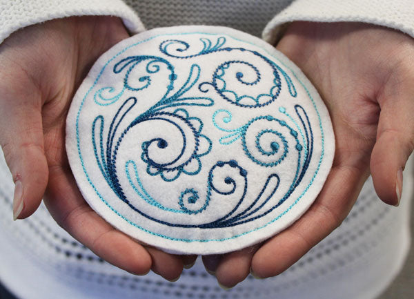 Winter Hand Warmer Circle (In-the-Hoop)