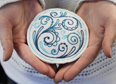 Winter Hand Warmer Circle (In-the-Hoop)