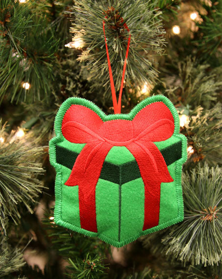 Heirloom Stuffed Ornament - Gift (In-the-Hoop)