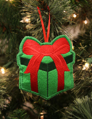 Heirloom Stuffed Ornament - Gift (In-the-Hoop)