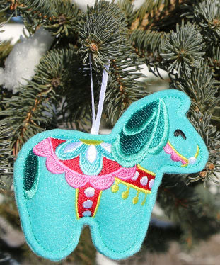 Dala Horse Stuffie (In-the-Hoop)