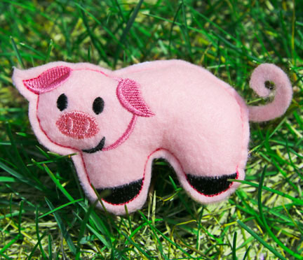 Pig Barnyard Stuffie (In-the-Hoop)