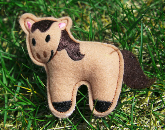 Horse Barnyard Stuffie (In-the-Hoop)