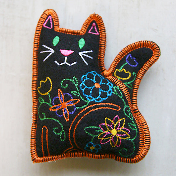 Heirloom Cat Stuffie (In-the-Hoop)