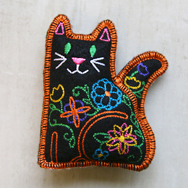 Heirloom Cat Stuffie (In-the-Hoop)