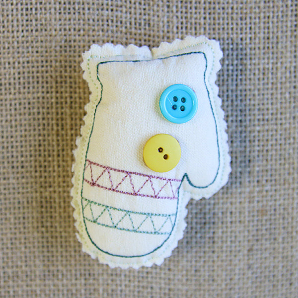 Christmas Stuffie - Mitten (In-the-Hoop)