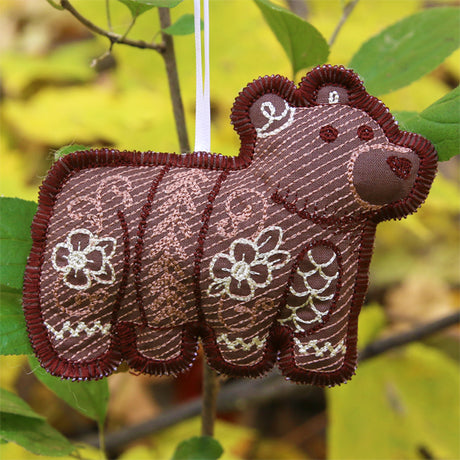 Woodland Wildlife Ornament - Bear (In-the-Hoop)