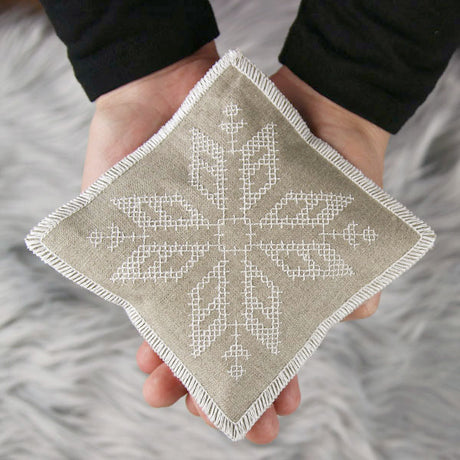 Nordic Snowflake Handwarmer 1 (In-the-Hoop)