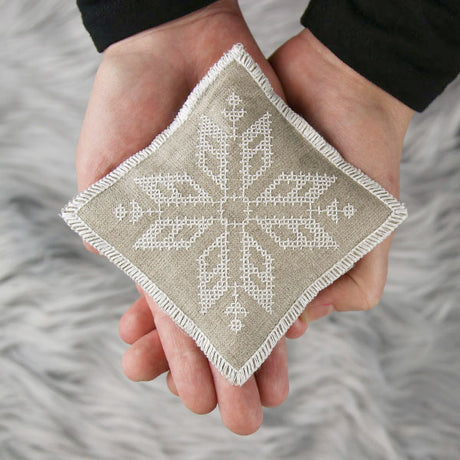 Nordic Snowflake Handwarmer 1 (In-the-Hoop)