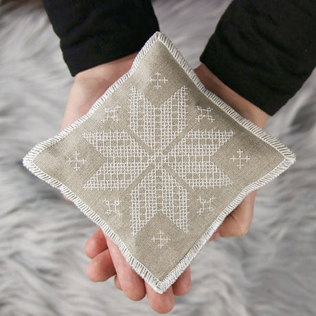 Nordic Snowflake Handwarmer 3 (In-the-Hoop)