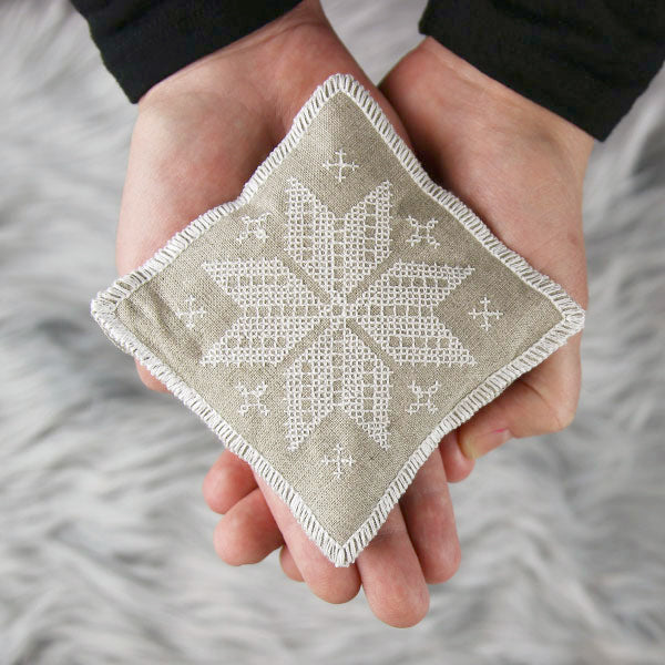 Nordic Snowflake Handwarmer 3 (In-the-Hoop)